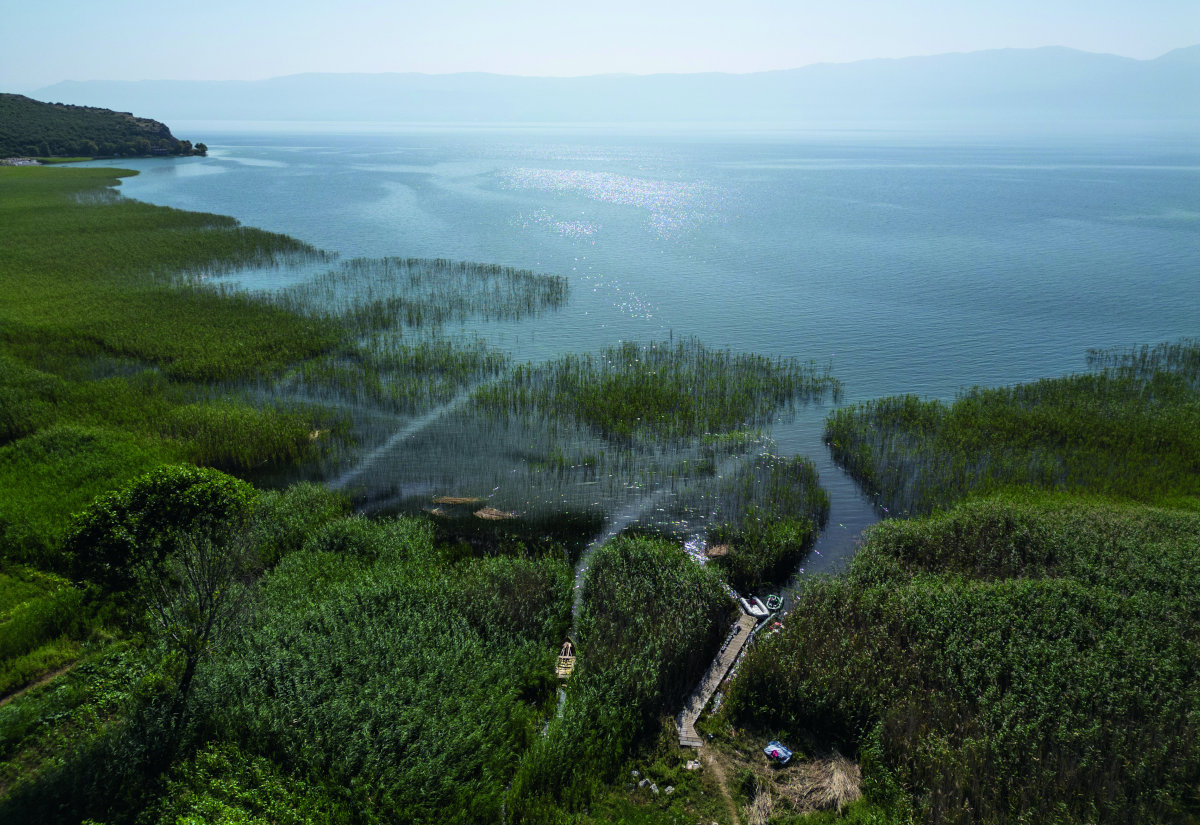 Die Bucht von Lin mit der neolithischen Fundstelle Lin 3 am Ohridsee in Albanien.
