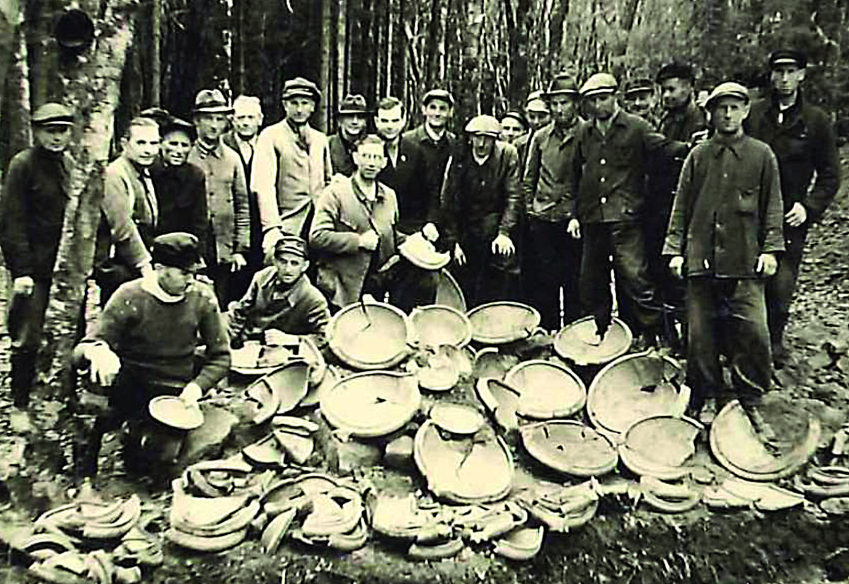 Beim Bau einer Flak - stellung im Speicherer Wald wurde 1944 ein Töpferbetrieb mit zahlreichen Reibschüsseln angeschnitten.