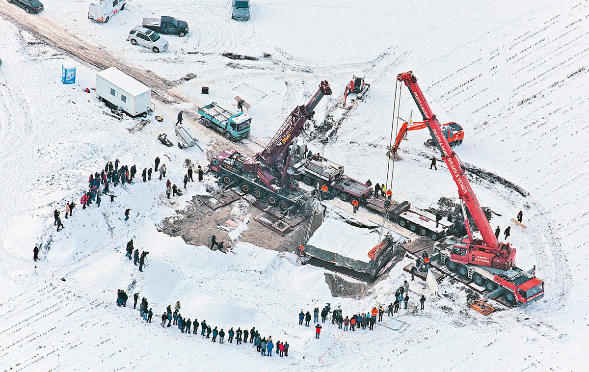 Im Dezember 2010 wurde aus einem frühkeltischen Grabhügel bei der bekannten Heuneburg die gesamte Grabkammer im Block geborgen und anschließend im Verlauf von mehreren Jahren unter Laborbedingungen freigelegt.