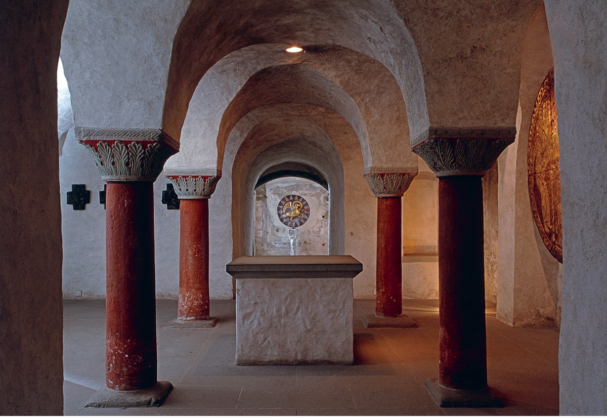 Unser Titelbild zeigt die Krypta unter dem heutigen Konstanzer Münster. Sie entstand spätestens im 9. Jh. als Teil der frühen Bischofskirche und steht für den Aufbruch ins christliche Mittelalter.