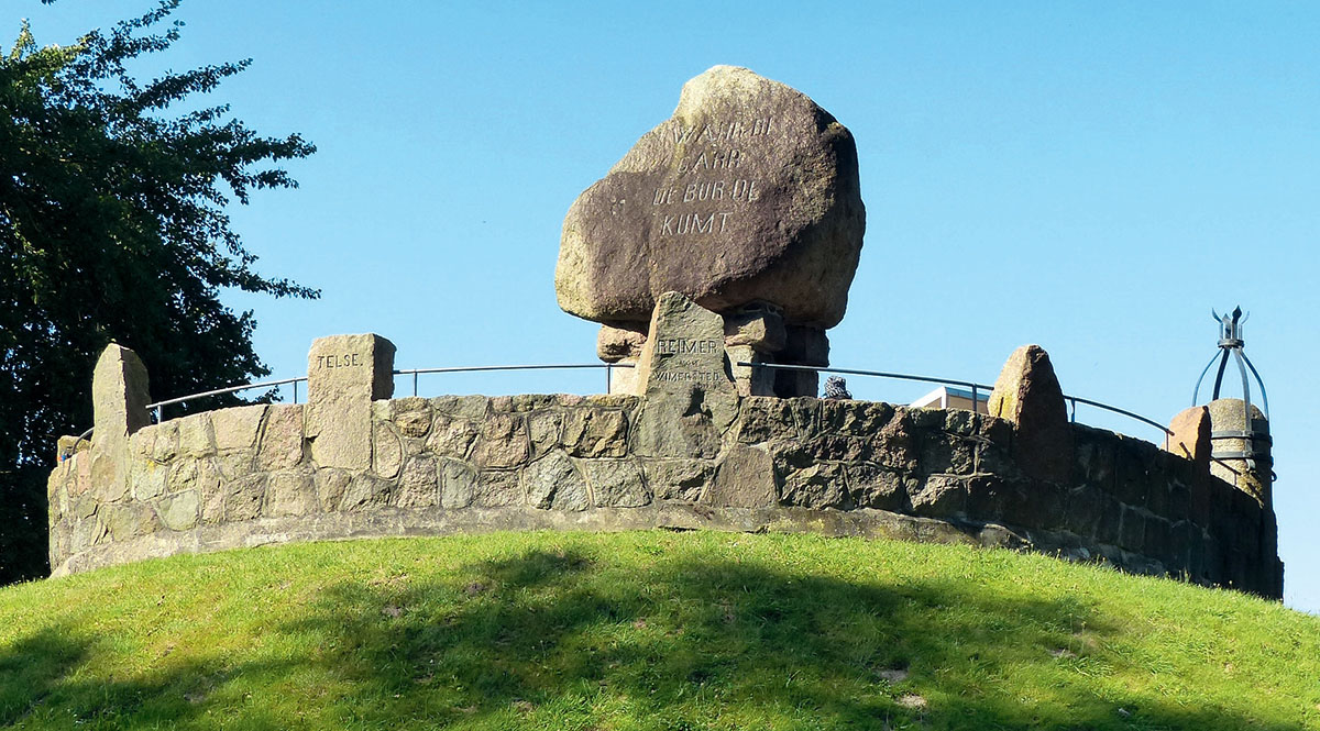 Das Schlachtdenkmal am Tag der Einweihung am 17. Februar 1900.