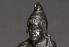 Abb. 1 Bronzestatuette eines Bettlers aus der späten ptolemäischen Zeit, 100–50 v. Chr. Seine gebeugte Haltung deutet auf eine körperliche Behinderung hin, eine Seltenheit in der griechischen Kunst.