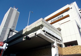 Das Ancient Orient Museum befindet sich im sechsten Stock des Bunka Kaikan-Gebäudes im Sunshine City-Komplex.