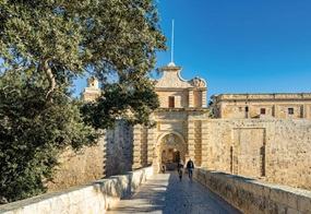 Blick auf ein Tor der mittelalterlichen Stadtbefestigung von Mdina.