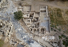 Abb. 1 Das am Domitiansplatz von Ephesos ausgegrabene Areal des Geschäftsviertels.