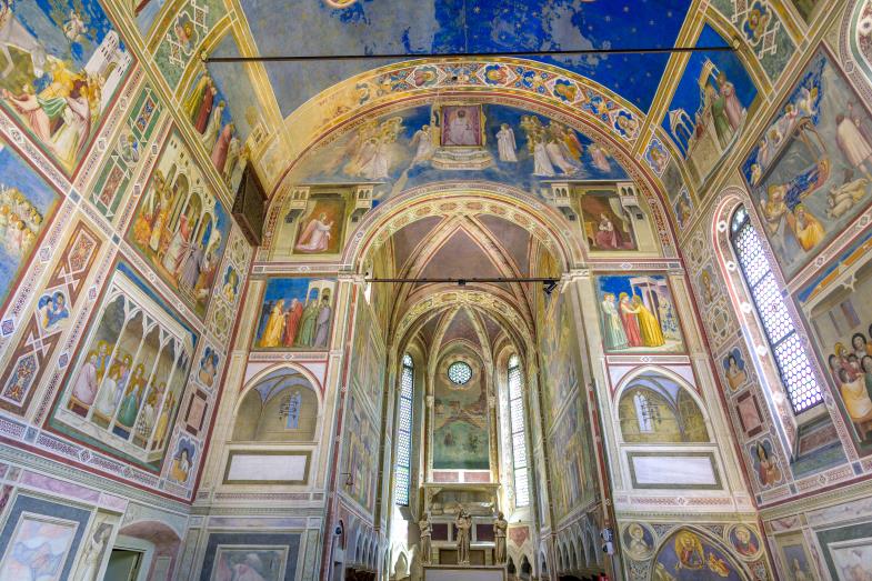 Die Giotto-Fresken in der Scrovegni-Kapelle von Padua erzählen das Evangelium. Auch hier folgen die meisten Bilder Lukas. (Foto: Christian Handl / picture alliance / imageBROKER)