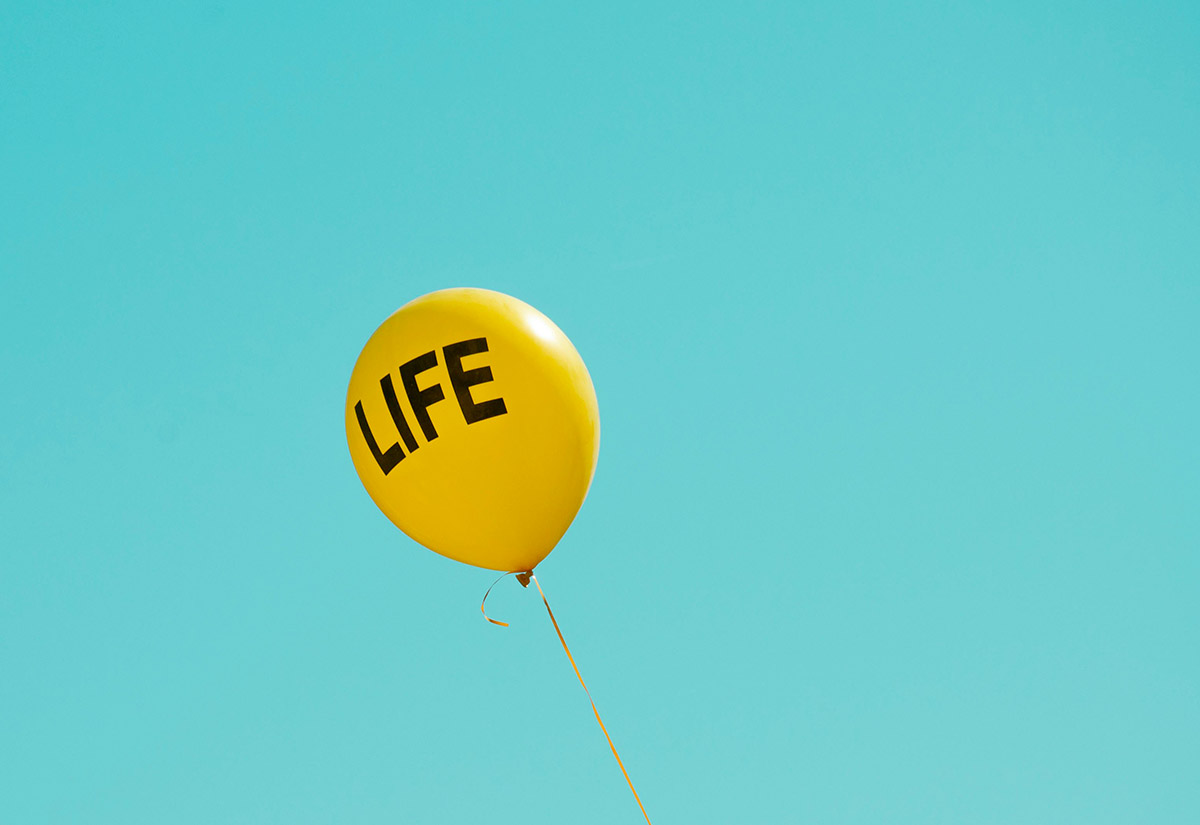 Luftballon mit der Aufschrift "Life"