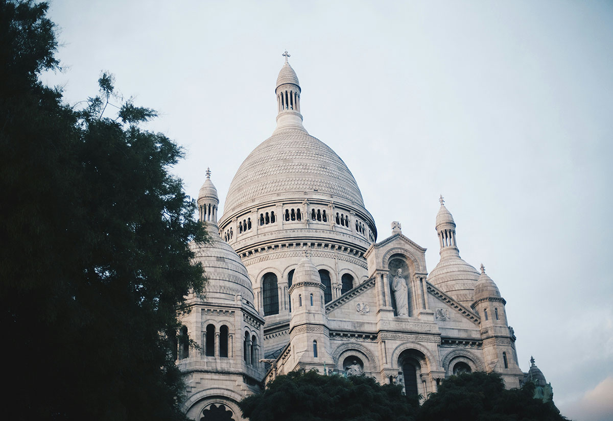 Die Basilika "Sacré-Cœur de Montmartre" in Paris.