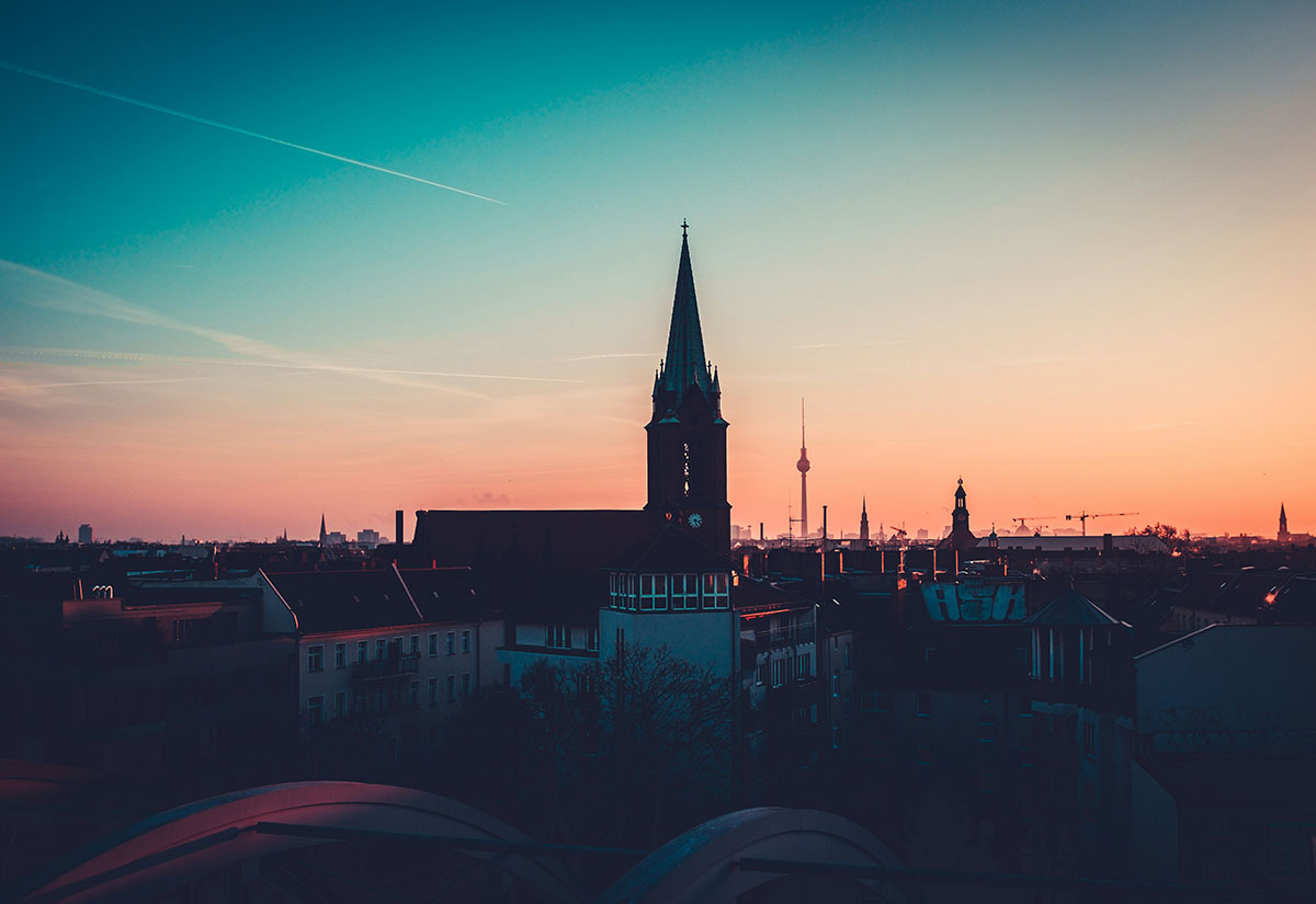 Kirchturm bei Sonnenuntergang