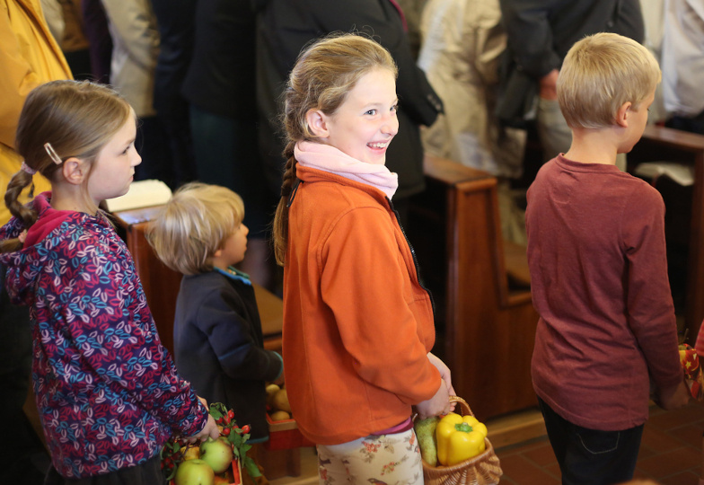 Kinder am Erntedanksonntag