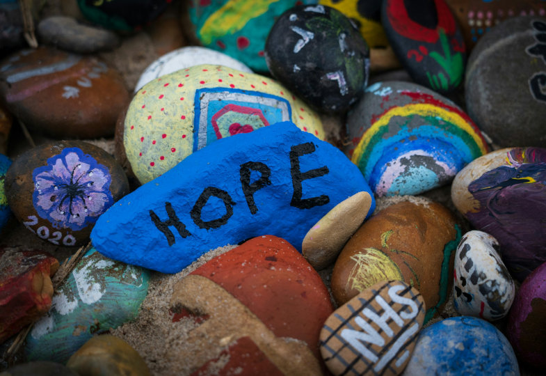 Stein mit Aufschrift "Hope"