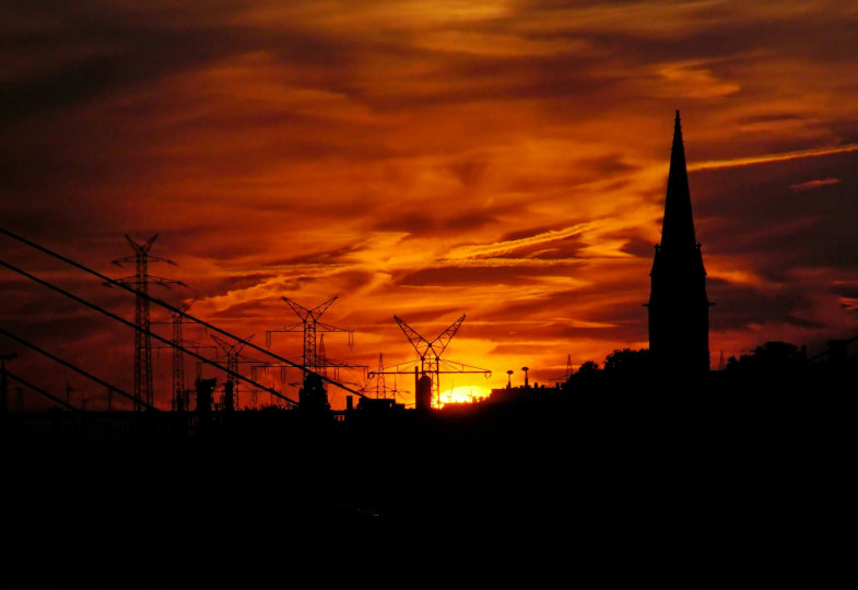 Kirchturm bei Sonnenuntergang