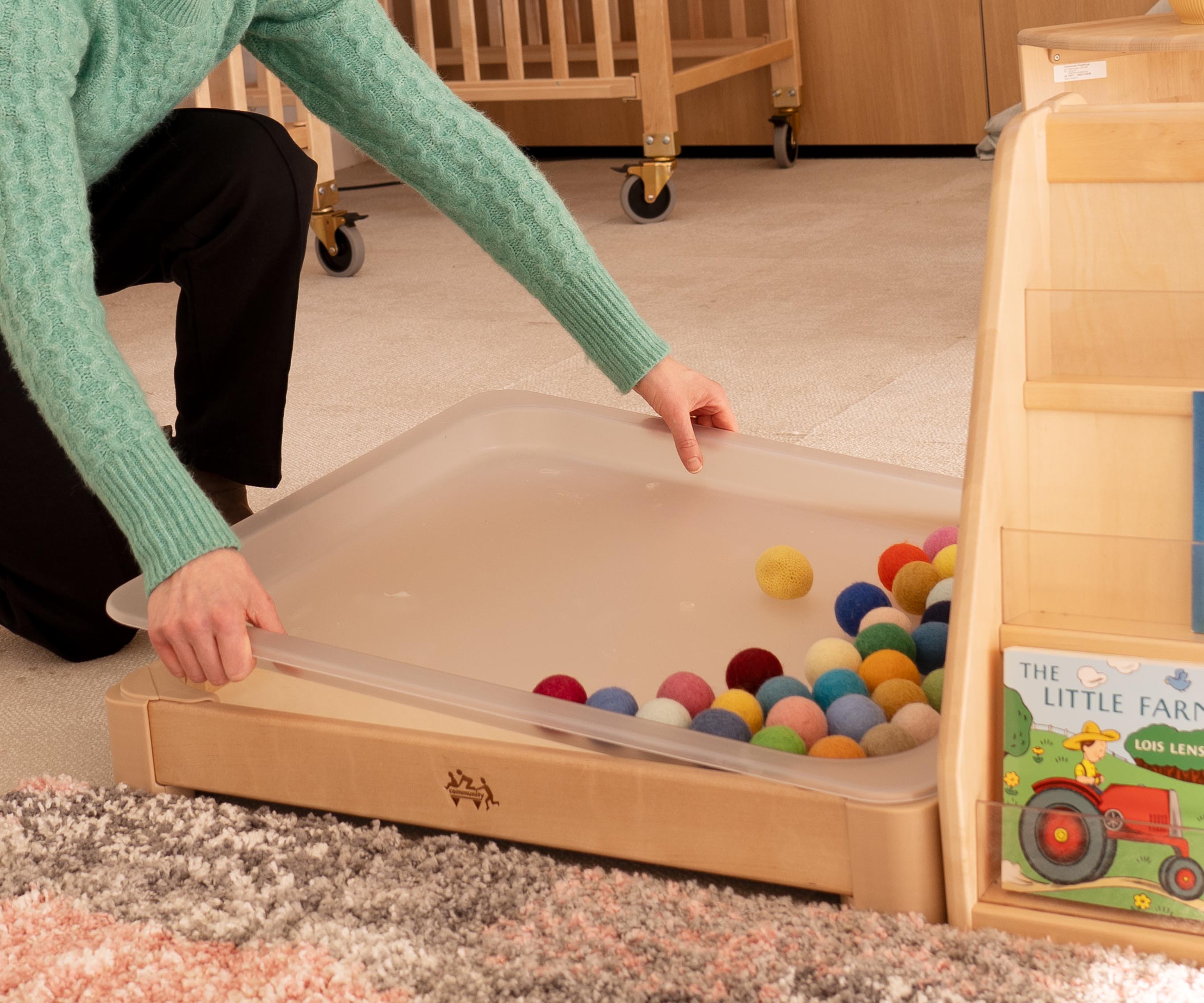 Gewinnspiel: Wir verlosen einen Boden-Sinnestisch von Community Playthings®