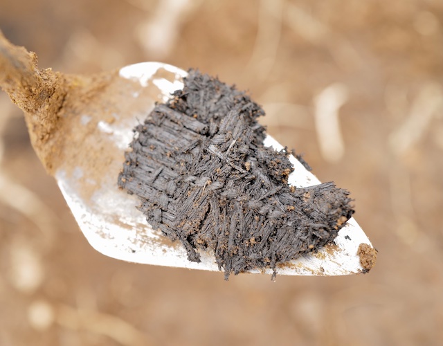 Grasmattenfragment aus einem Alutiiq- HausKanada