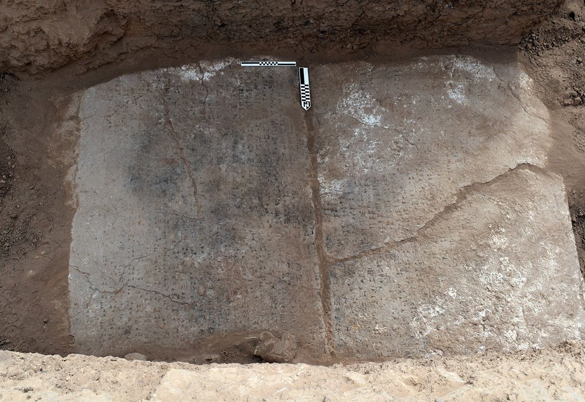 Die Türschwelle des Schreins, gefunden von Penn Museum und irakischen Archäologen in Nimrud, Irak (2024).