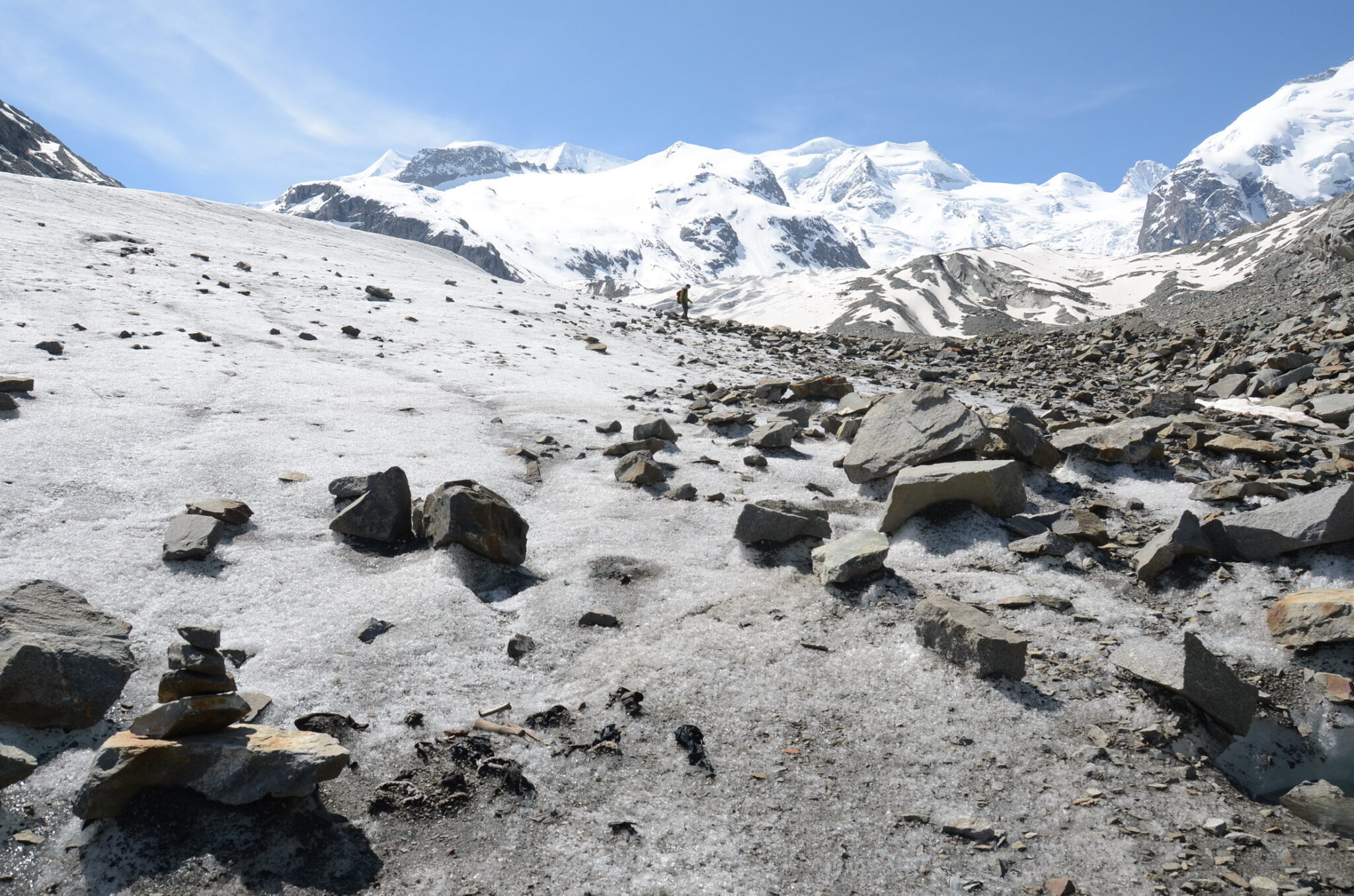 Entdeckung und Bergung von Leichenteilen eines modernen Alpinisten auf dem Morteratschgletscher in der Schweiz im Sommer 2013.