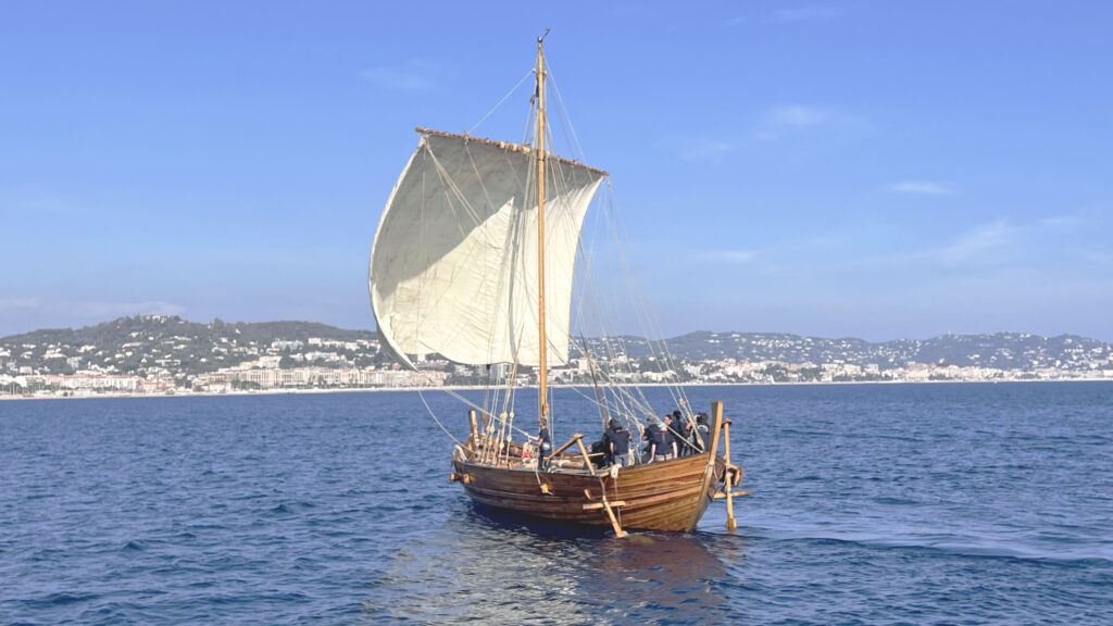 Seit mehr als einer Woche segelt die Crew der Universität Trier mit der Bissula in der Bucht von Cannes.