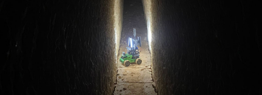 Ferngesteuertes Auto in Bewässerungssystem Jordanien