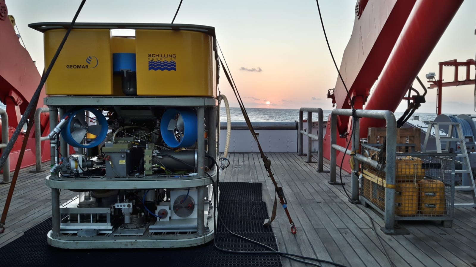 Das LIBS-System des LZH auf dem ferngesteuerten Unterwasserfahrzeug ROV Kiel 6000 des GEOMAR während der Forschungsfahrt des Schiffes SONNE im Pazifik. EU-Projekt Nerites