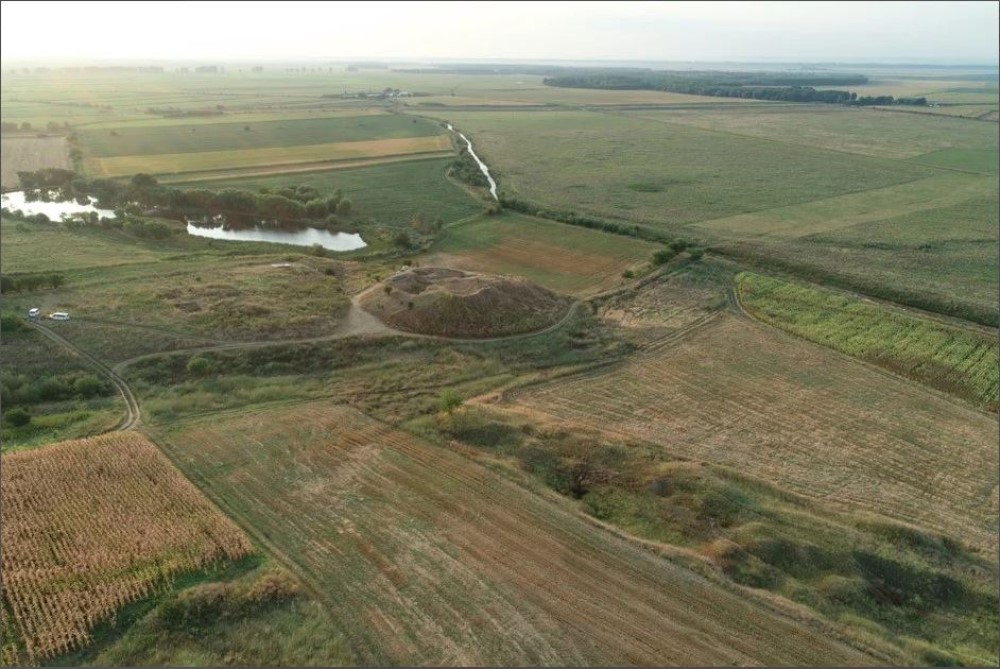 Der kupferzeitliche Siedlungshügel Măgura Gorgana bei Pietrele im heutigen Rumänien. Osteuropa