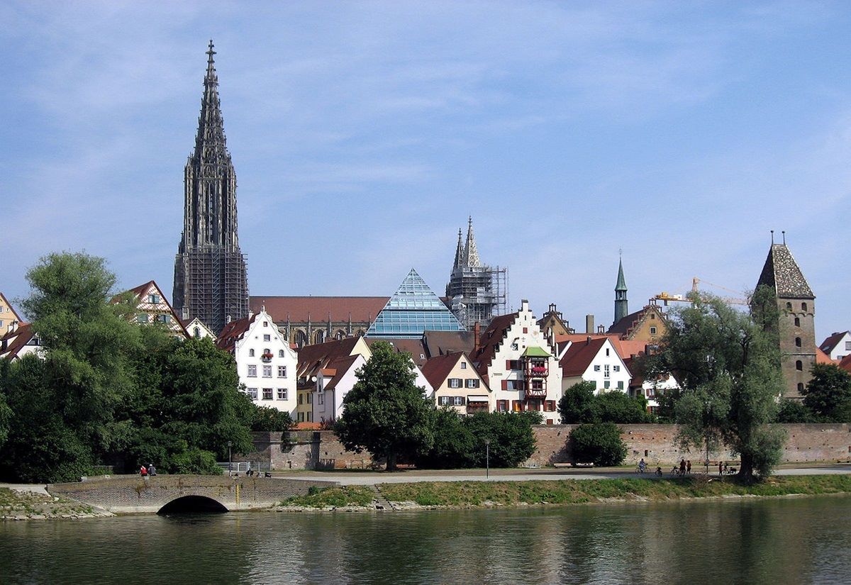 Ulm, Ansicht der Altstadt mit Münster, Rathaus und Metzgerturm