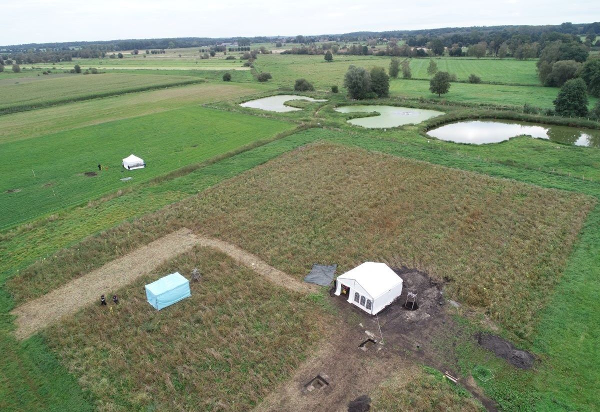 Luftbildaufnahme des Fundplatzes Lüchow LA 11 im Kreis Herzogtum Lauenburg, Schleswig-Holstein.