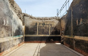 Schwarzer Bankettsaal in Pompeji mit Szenen aus dem Trojanischen Krieg