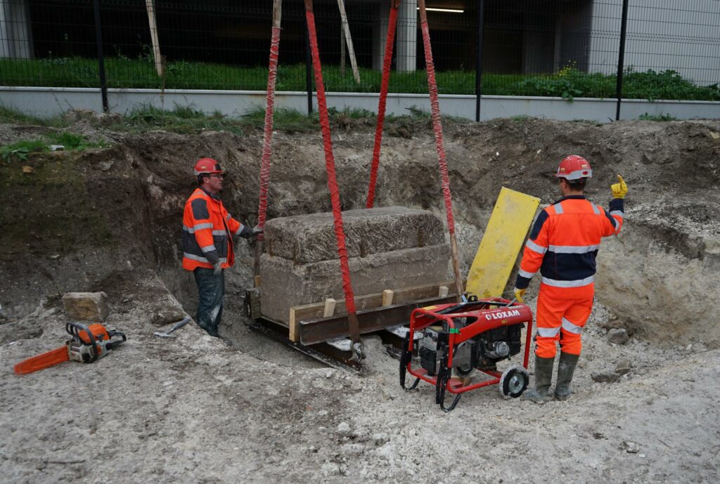 Bergung des Sarkophags in Reims