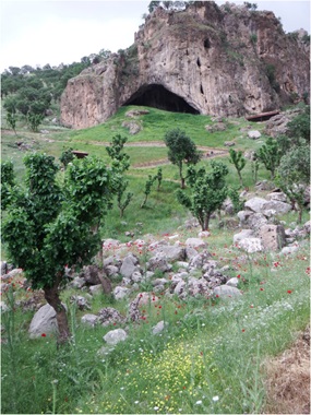 Blick auf die Shanidar-Höhle im Nordirak.