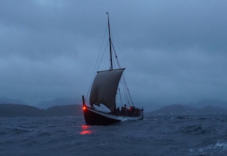 Mitglieder des Forschungsteams unternahmen Reisen mit Versuchsschiffen, um die seefahrenden Fähigkeiten der grönländischen Nordmänner zu verstehen