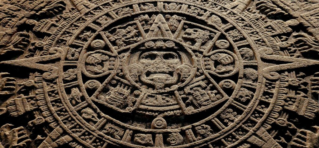 Der aztekische Sonnenstein, auch Kalenderstein genannt. Foto: Wikimedia.Commons / Roberto Carlos Román Don Aztekenreich 